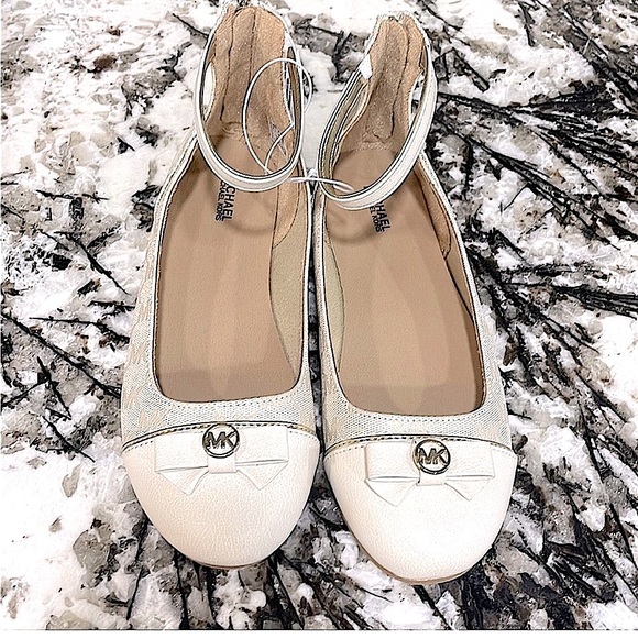 MICHAEL Michael Kors Zaylee Signature Logo Ballet Flats MLS10231C, Girls Size 3. - Picture 10 of 12